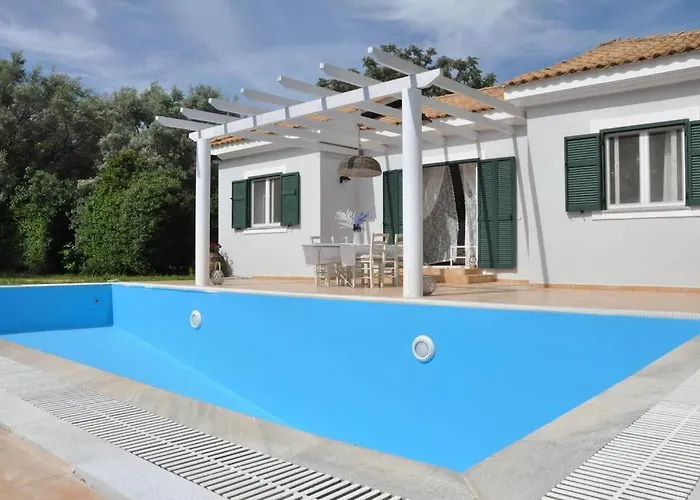 Erietta & Ariana Near Lefkas Center Villa