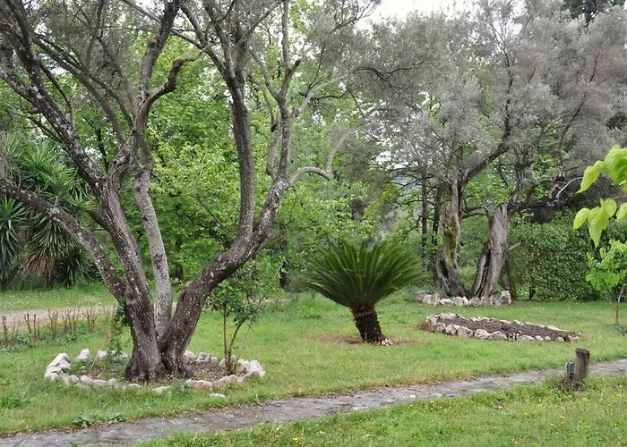 Villa Erietta & Ariana Near Lefkas Center *